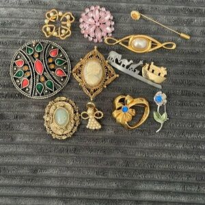 Elegant Brooch Set, a collectors vintage dream! Avon, Emmons, Florenza